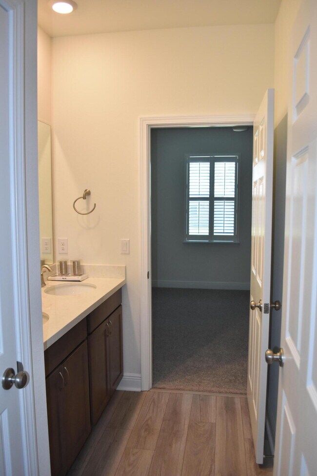 Building Photo - 173 Picnic Pl