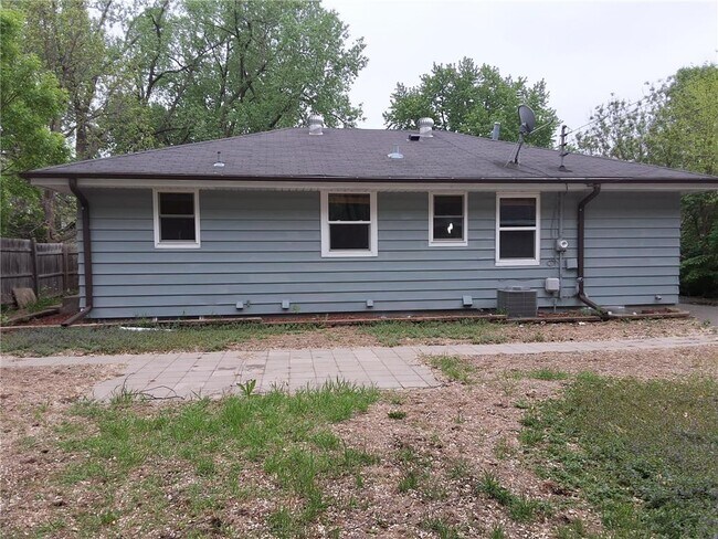 Building Photo - 5637 Emerson Ave N