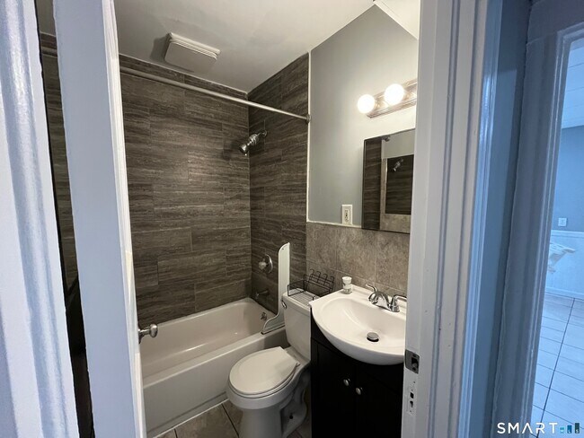 Building Photo - 146 Black Rock Ave