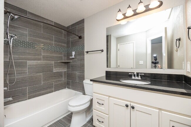 Building Photo - "Discover Comfort and Style: Spacious 2-Be...