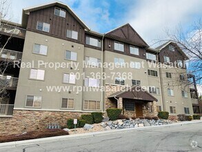 Building Photo - Cute 3 Bedroom 2 Bath Condo with a View!