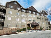 Building Photo - Cute 3 Bedroom 2 Bath Condo with a View!