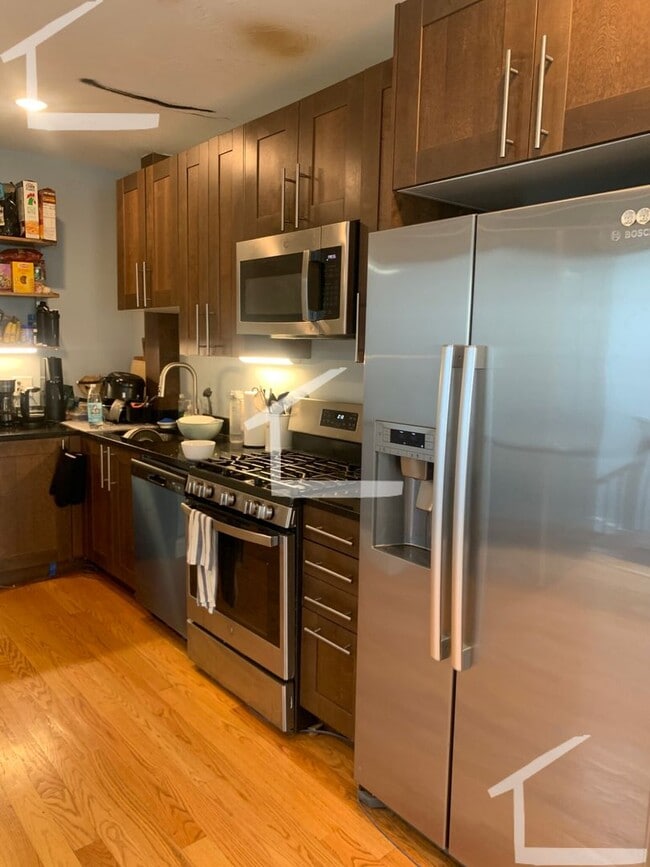 Building Photo - New Apartment in Allston. Eat-in Kitchen. High-End Appliances, Big Bedrooms, Lost of Closets, Lau...