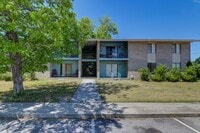 Building Photo - Walkable Downtown Lexington Condo | First-Floor 2BR in Shadow Moss
