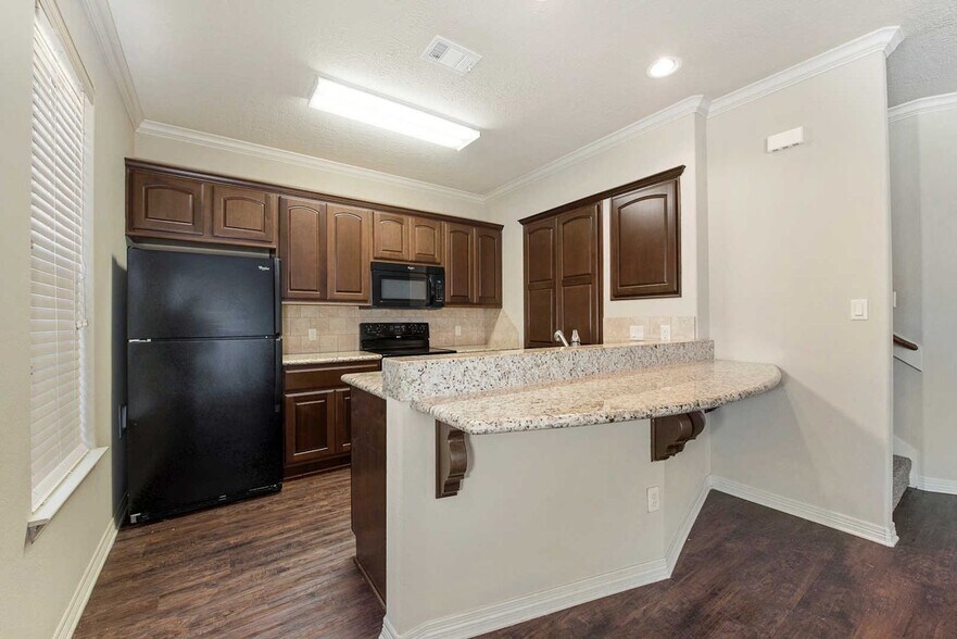 Building Photo - Spacious 3 Bed, 3.5 Bath Condo in Great Community!