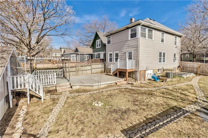 exterior - 4244 Holmes St