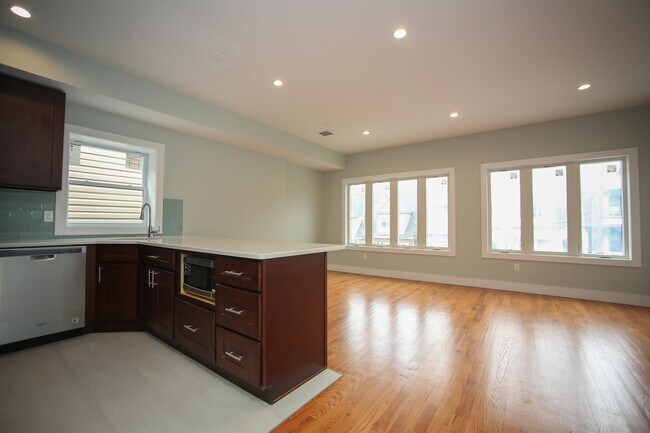 Building Photo - 141 Beach St