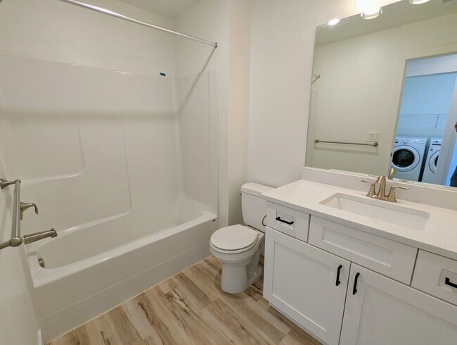 Building Photo - 566 Lewski Ln