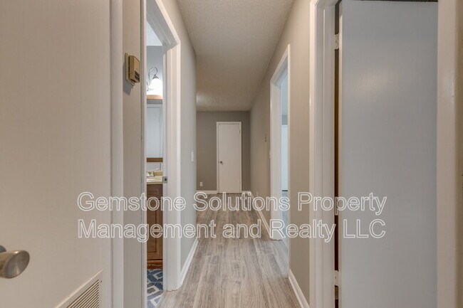 Building Photo - 2305 Dalebrook Ct