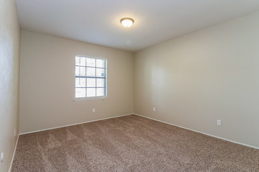Building Photo - 3805 Bee Tree Ln