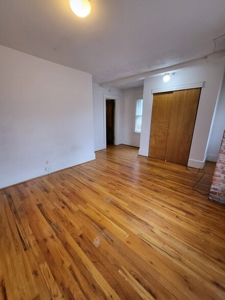 Building Photo - 376 Pearl St