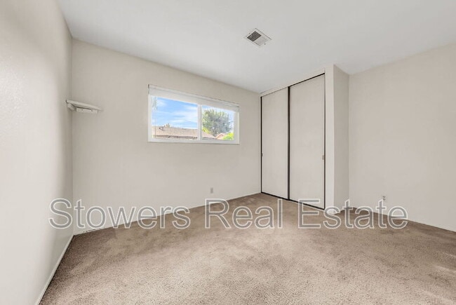 Building Photo - 925 St Louis Ct