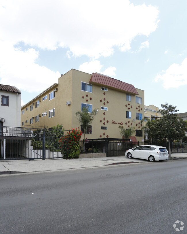 Building Photo - 826 S Catalina St