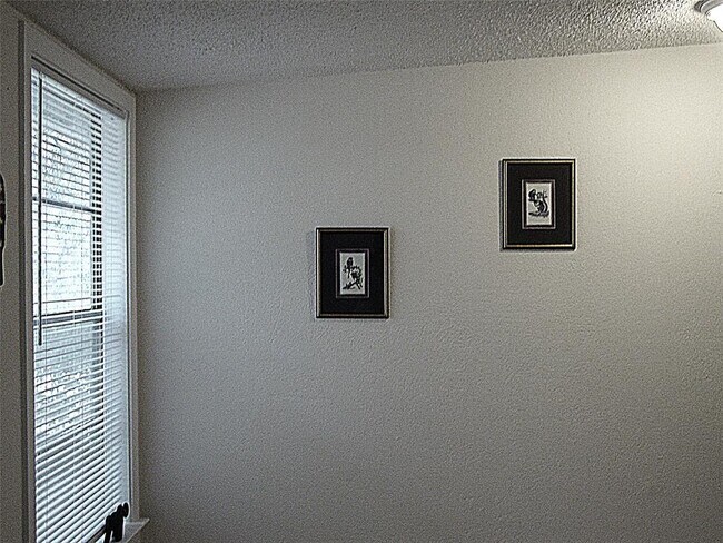 Building Photo - 18311 Redbud Ln