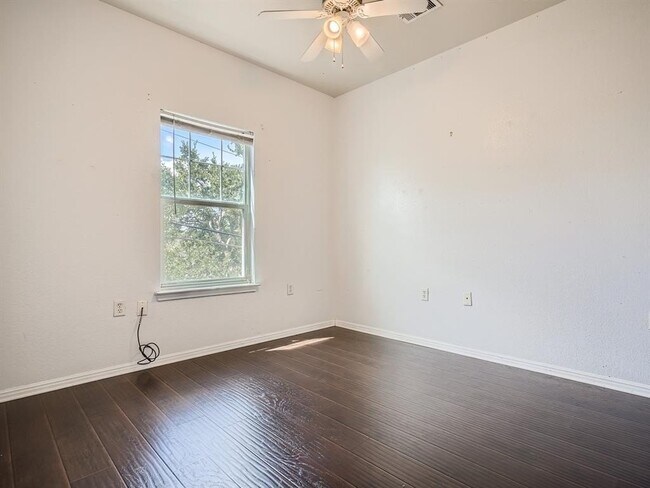 Building Photo - 1200 Perez St