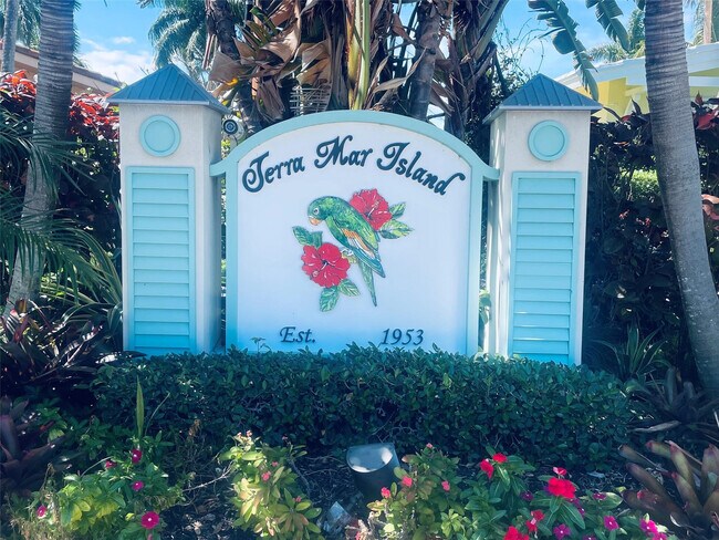 Building Photo - 3220 Oleander Way