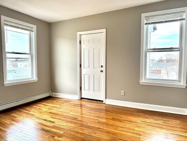 Building Photo - 56 Estes St