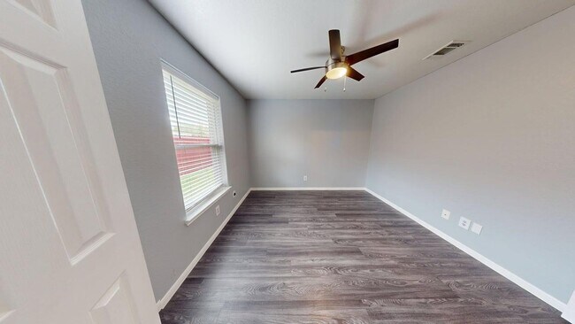 Building Photo - 106 Cedar Ridge Dr