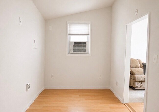Building Photo - 20 Chama St NE