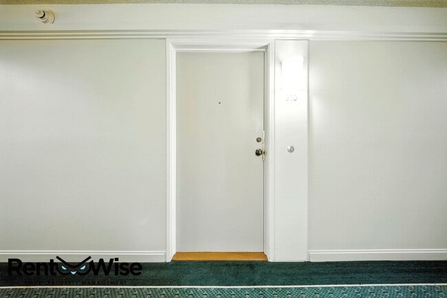 Building Photo - 818 N Delaware St
