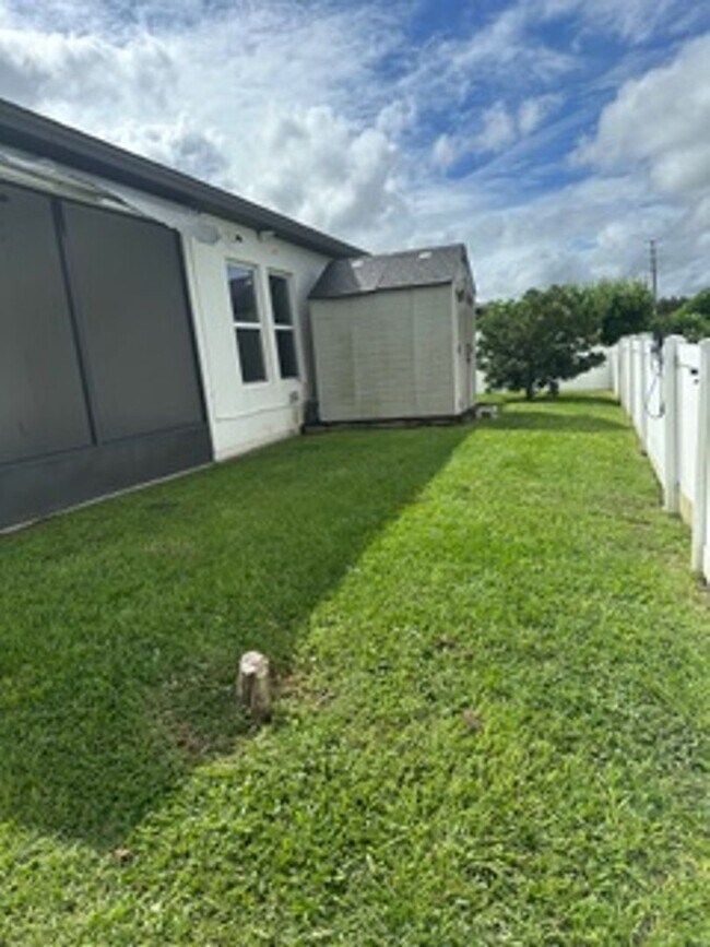 Building Photo - 16119 Florets Dr