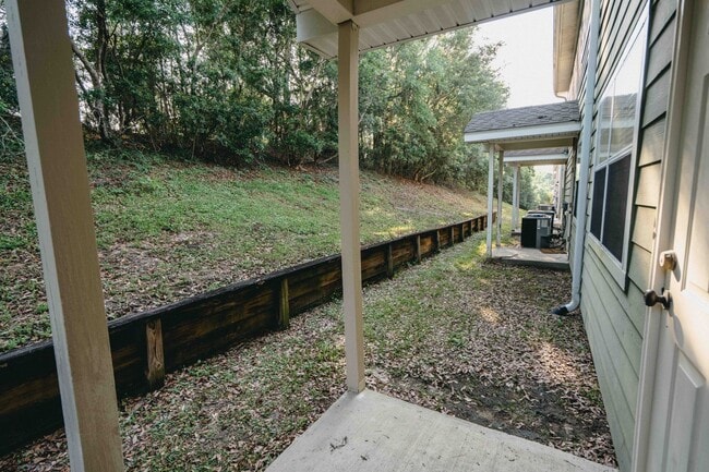 Building Photo - Super cute 3 Bedroom/3Bathroom Townhome in...