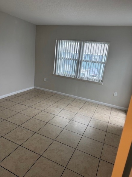 Building Photo - 817 Pablo Ln