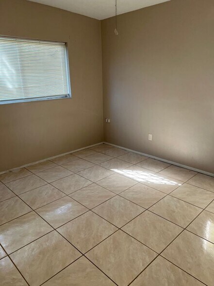 Building Photo - 108 Japonica Dr