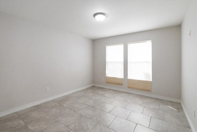 Building Photo - 525 Military Dr