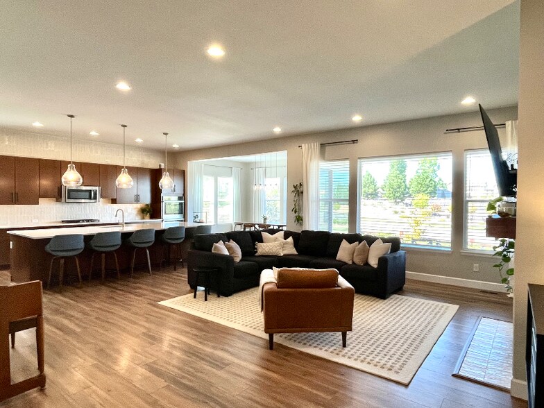 Building Photo - 11181 Sweet Cicely Dr