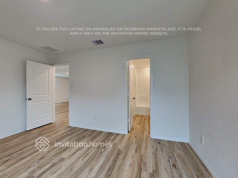 Building Photo - 18714 Mercer Fls Dr