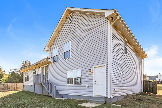 Building Photo - 503 Bentley Way