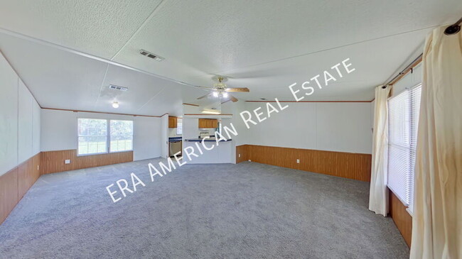 Building Photo - 8204 Verano St