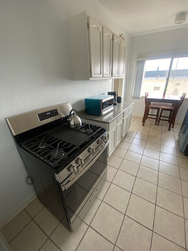 Building Photo - 2021 S Rimpau Blvd