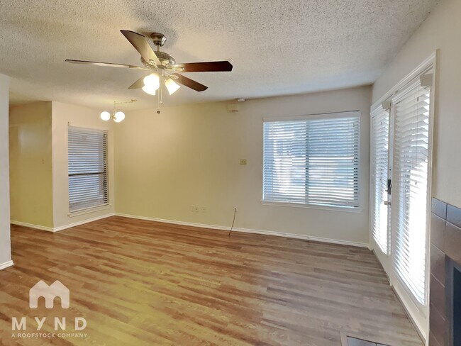 Building Photo - 2301 Basil Dr