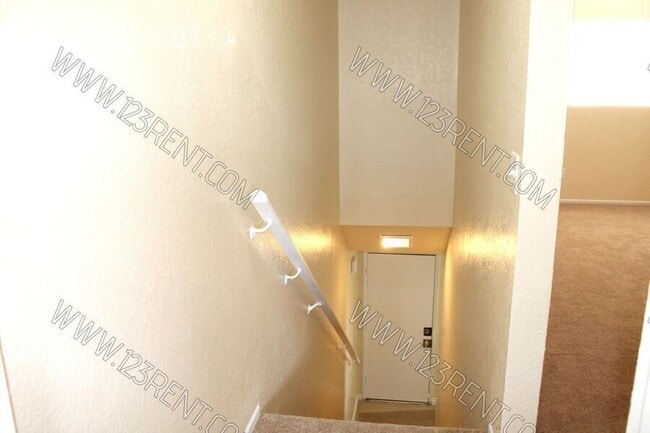 Building Photo - 504 E Ave Q3