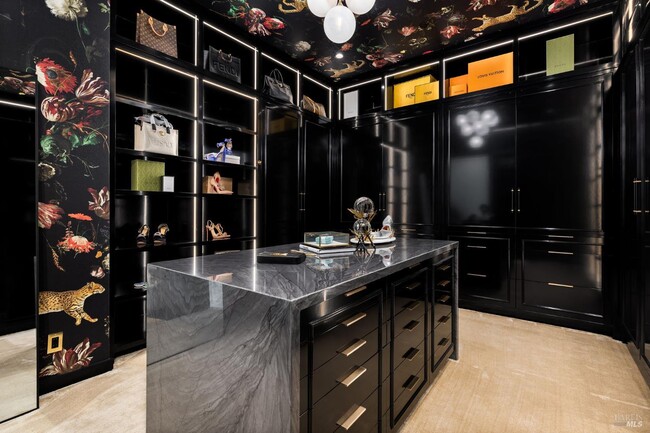 Building Photo - 987 Mark West Springs Rd