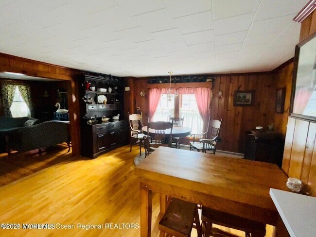 Building Photo - 214 Howe St