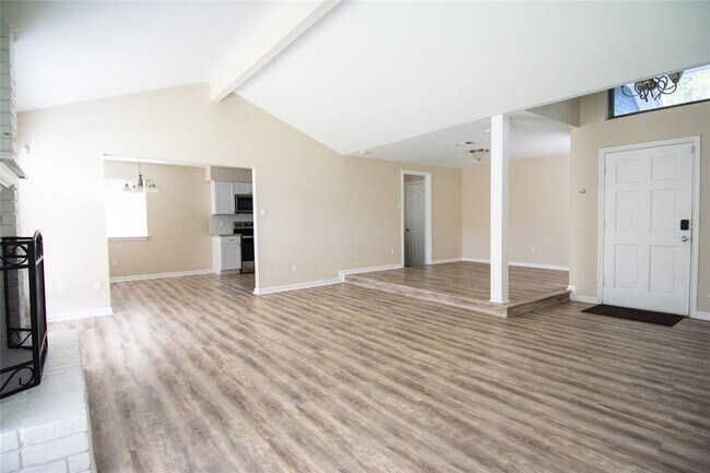Building Photo - 9010 Arlington Forest Dr