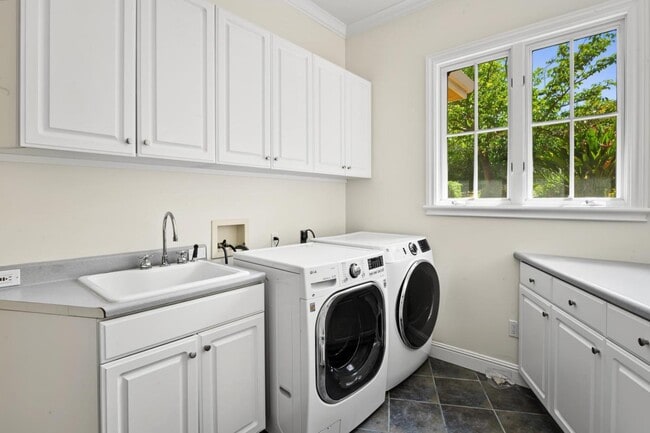 Building Photo - 169 Sausal Dr