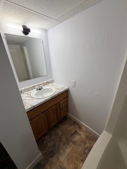 Building Photo - 528 King St