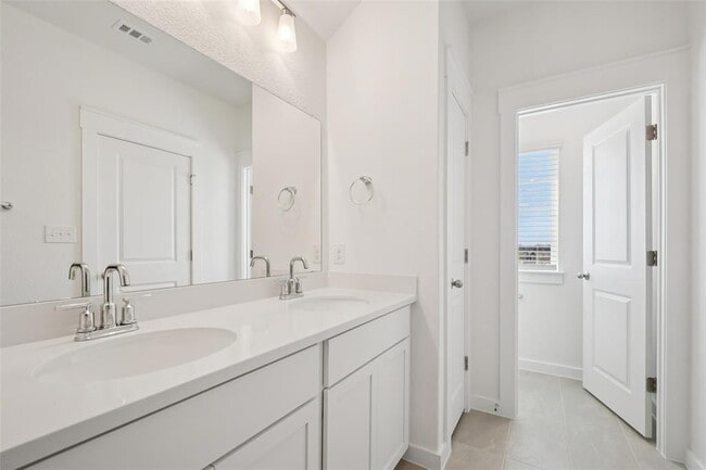 Building Photo - 152 Hartson Dr