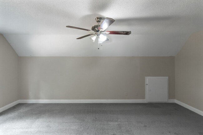 Building Photo - Beautiful 4 Bedrooms + Bonus Room on Nearly 1 Acre in Stockbridge! ?