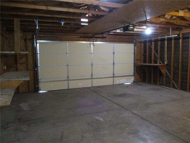 Building Photo - 1489 Bluffs Cir
