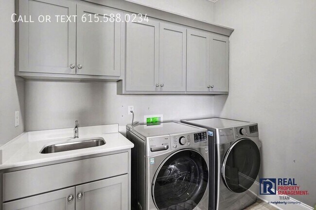 Building Photo - 273 Rich Cir