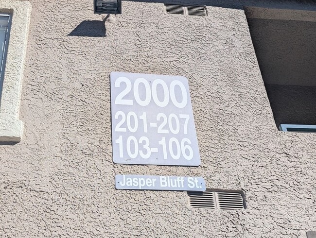 Building Photo - 2000 Jasper Bluff St