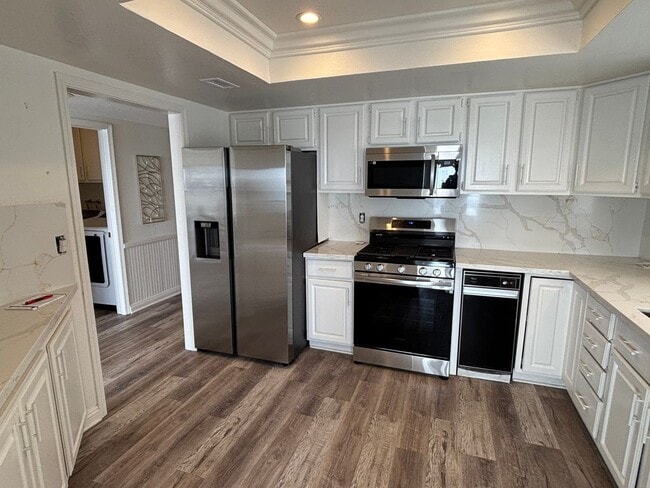 Building Photo - Remodelled Two Bedroom Condo with Ocean Views for Days!