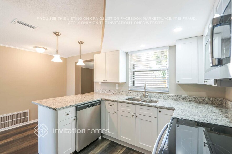 Building Photo - 9821 Wayside Ln
