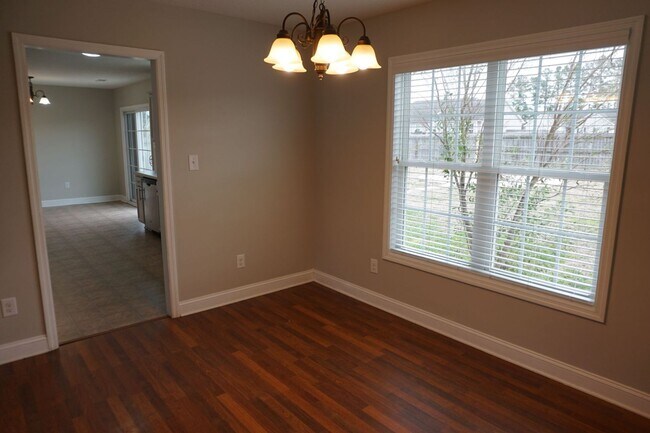 Building Photo - 3 Bedroom 2.5 Bathroom home located in Rogers Farm in Hubert!