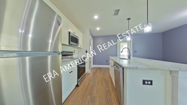 Building Photo - 816 W Walnut Ave